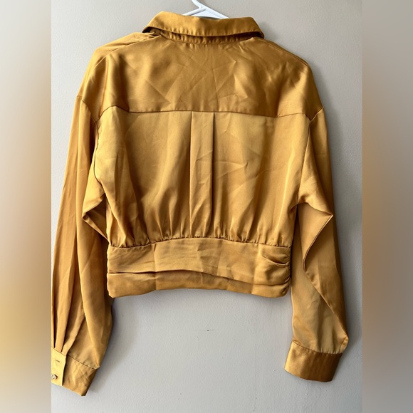 Flying Tomato Romantic Moves woven top in gold satin finish shirred waist sz S - Picture 7 of 9